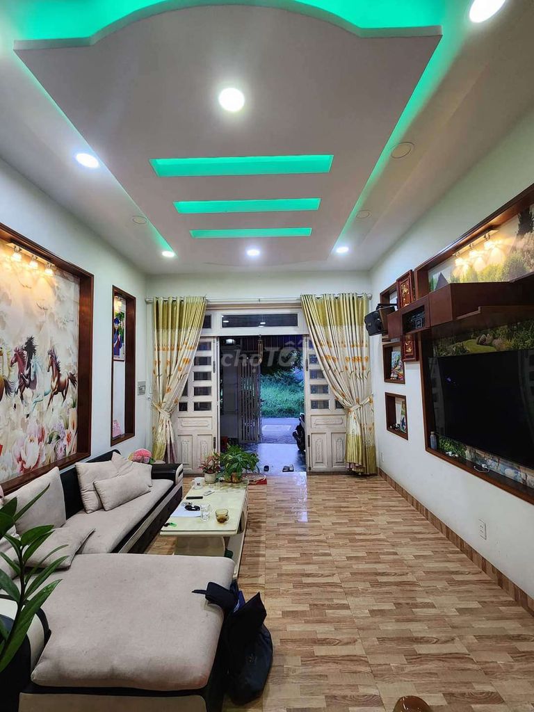 Nhà phố 63m2, 2 tầng, 2 phòng ngủ, Vinhomes, đường Nguyễn Xiển, Quận 9