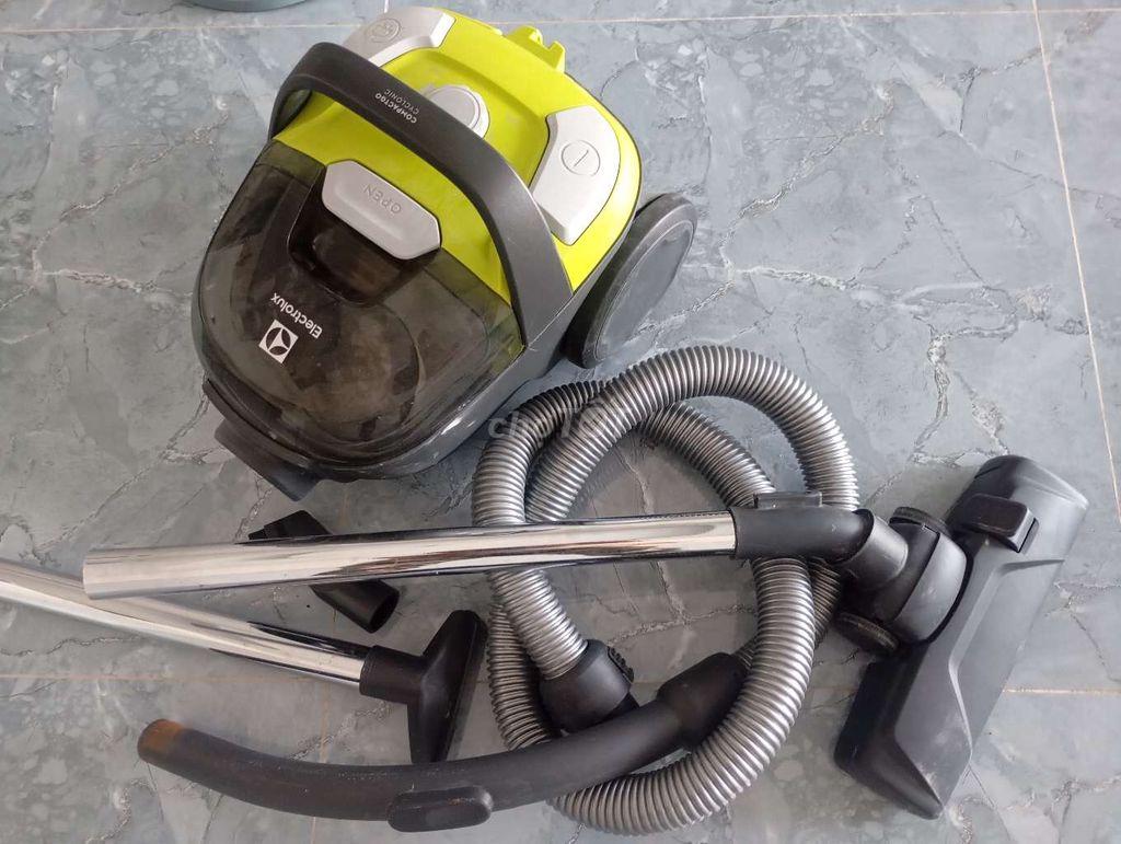 Máy hút bụi Electrolux Vàng Đen. Mua bán Thiết bị vệ sinh, nhà tắm tại Thị xã Phú Mỹ Bà Rịa - Vũng Tàu được đăng bởi athanh aden  hình 1