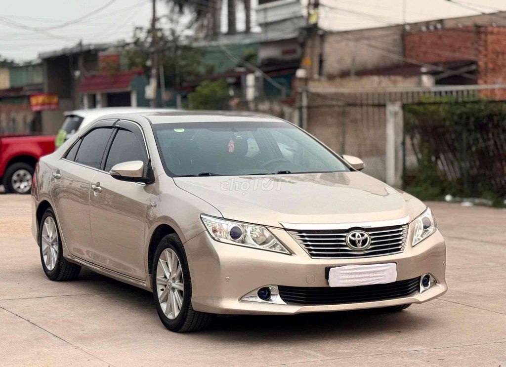 Продам красивый автомобиль Camry 2.5Q 2012 года без недостатков
