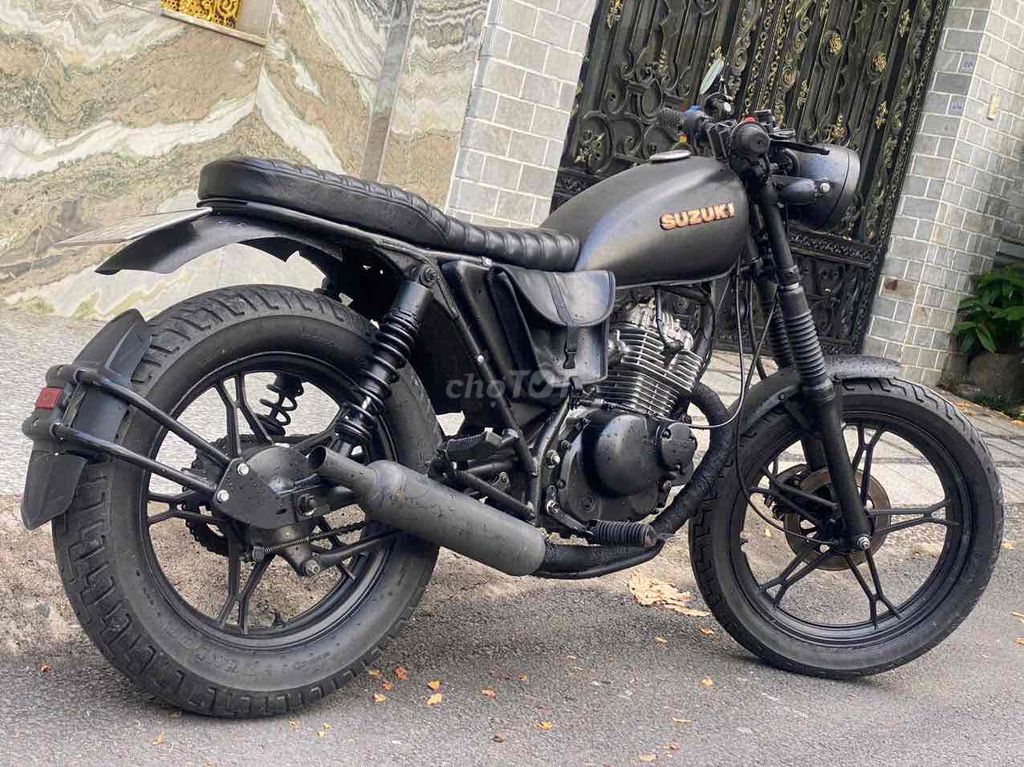 suzuki gn125 cafe racer tracker