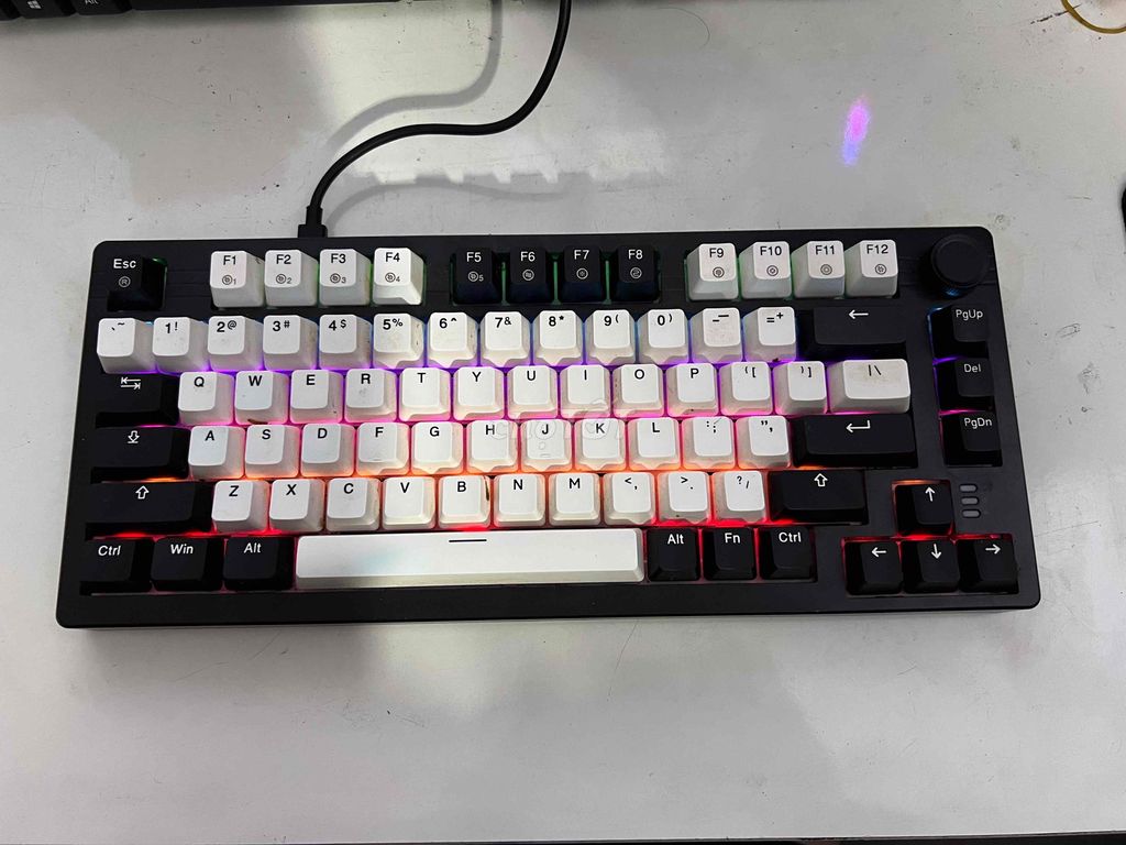 Bàn phím cơ DareU EK75 LED Rainbow thanh lý giá rẻ. Mua bán Phụ kiện (Màn hình, Chuột...) tại Quận Tân Phú Tp Hồ Chí Minh được đăng bởi Máy Tính Giá Rẻ Homie PC hình 1