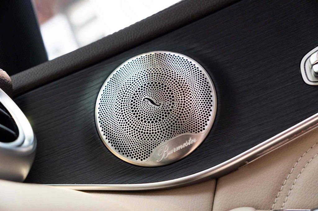 Mercedes GLC300 4MATIC - Model 2022 - Đen Kem. Mua bán Ô tô tại Quận 7 Tp Hồ Chí Minh được đăng bởi Thật Nguyễn LongAnh Auto hình 10