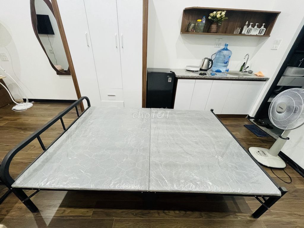 Giường khung sắt đẹp mới và chắc chắn dễ di chuyển. Mua bán Giường, chăn ga gối nệm tại Quận Tây Hồ Hà Nội được đăng bởi Thanh Xuân hình 1