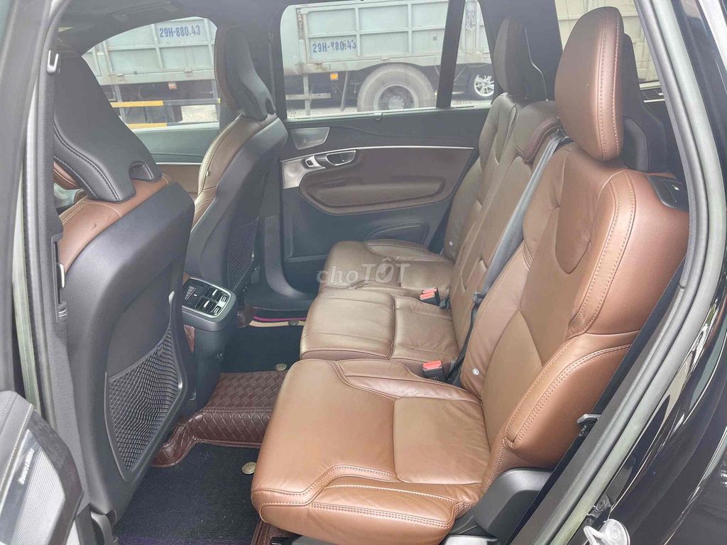 Volvo XC90 ultimate B6 Awd đen/nâu dki 2024. Mua bán Ô tô tại Quận Long Biên Hà Nội được đăng bởi Trang Gala hình 11