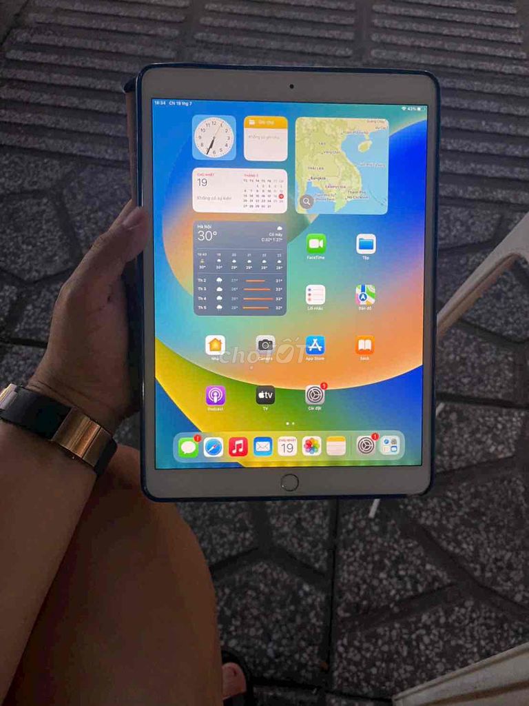Apple iPad Pro 10.5 64GB Bạc zin 120Hz có truetone. Mua bán Máy tính bảng tại Quận Cái Răng Cần Thơ được đăng bởi yaz hình 1