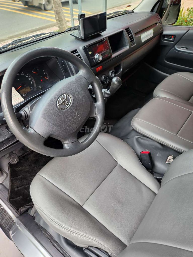 Toyota Hiace 16 chổ 2015 máy xăng zin đẹp. Mua bán Ô tô tại Huyện Bình Chánh Tp Hồ Chí Minh được đăng bởi TUẤN TRẦN hình 8