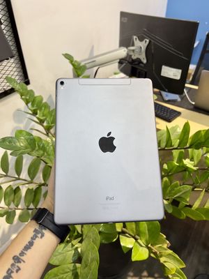 iPad Pro 9.7 Gray 128GB 4G zin all - pin cao 9x