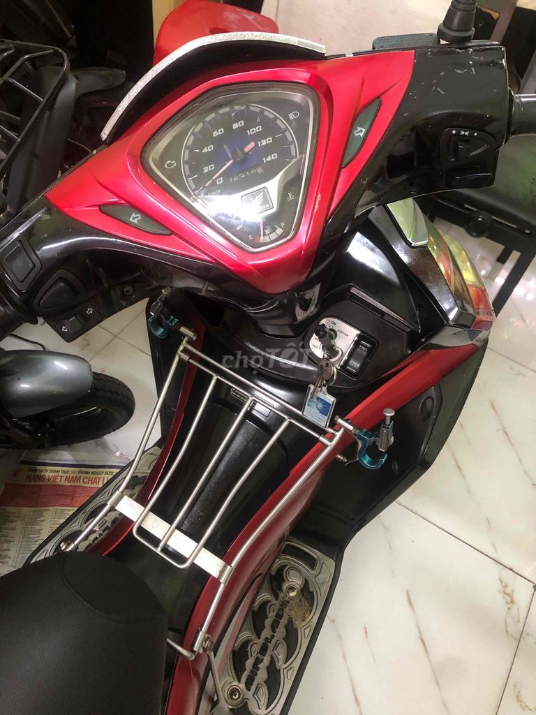 Мопед Honda Air Blade 2012 г., красно-черный