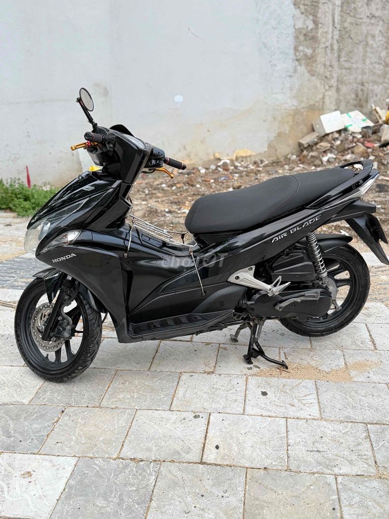 Honda Airblade 2012 глянцевый черный госномер 43