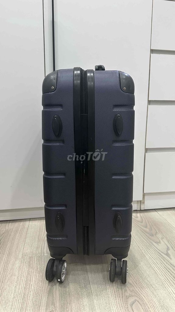 pass vali xách tay 20 inch (S) màu xanh navy. Mua bán Túi xách tại Quận Gò Vấp Tp Hồ Chí Minh được đăng bởi Phuong Nguyen hình 3