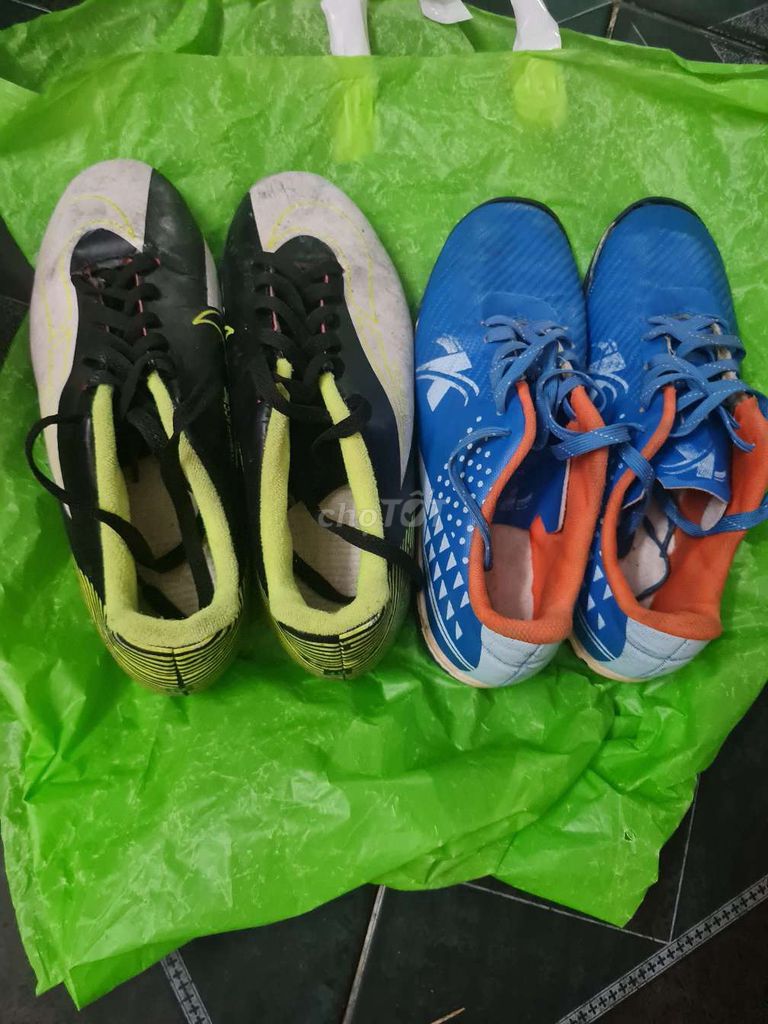 combo 2 đôi Giày đá banh nam size 41-42 đen trắng. Mua bán Đồ thể thao, Dã ngoại tại Quận 3 Tp Hồ Chí Minh được đăng bởi Sơn hình 1