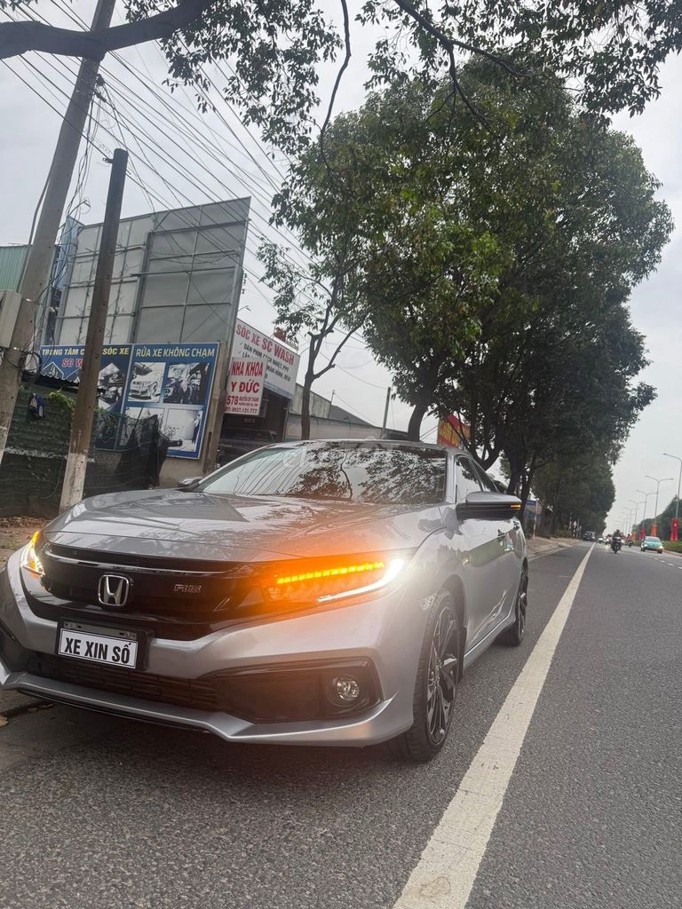 Honda Civic 2020 RS - 32000 km. Mua bán Ô tô tại Thành phố Thủ Dầu Một Bình Dương được đăng bởi Nguyễn thanh hình 2