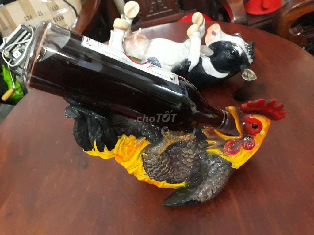 Con bò sữa và con gà ôm chai rượu. Mua bán Cây cảnh, đồ trang trí tại Quận 1 Tp Hồ Chí Minh được đăng bởi chi nguyen hình 2