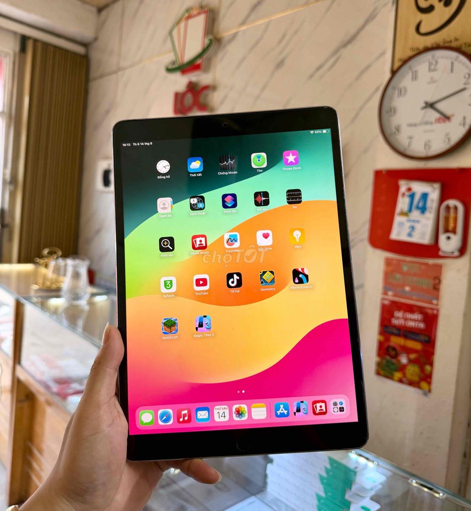 Apple iPad Pro 10.5 64GB Xám. Mua bán Máy tính bảng tại Thành phố Huế Thừa Thiên Huế được đăng bởi LỘC STORE 130 BÙI THỊ XUÂN TP HUẾ hình 1