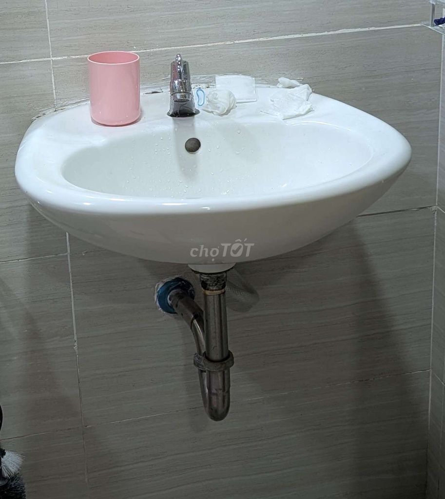 Bồn rửa mặt sứ trắng thiết kế hiện đại. Mua bán Thiết bị vệ sinh, nhà tắm tại Thành phố Thủ Đức Tp Hồ Chí Minh được đăng bởi Hoang hình 1