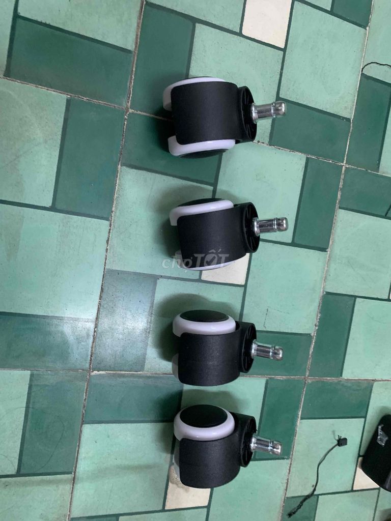Bánh xe ghế Nhựa Kim loại Đen Trắng. Mua bán Đồ chuyên dụng, Giống nuôi trồng tại Quận 8 Tp Hồ Chí Minh được đăng bởi ThanhLinh hình 1