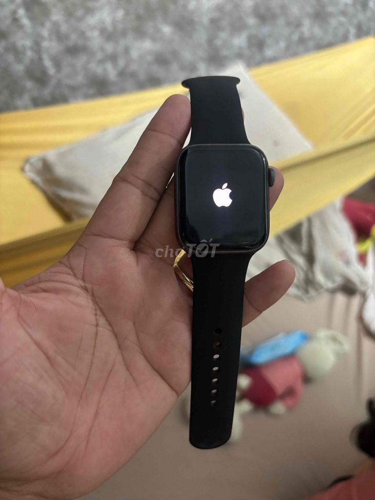 Apple Watch SE 44mm Đen. Mua bán Thiết bị đeo thông minh tại Thị xã Bến Cát Bình Dương được đăng bởi Ti Ti Store hình 1
