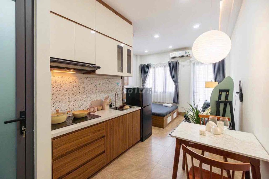 STUDIO BAN CÔNG FULL NỘI THẤT GẦN SÂN BAY