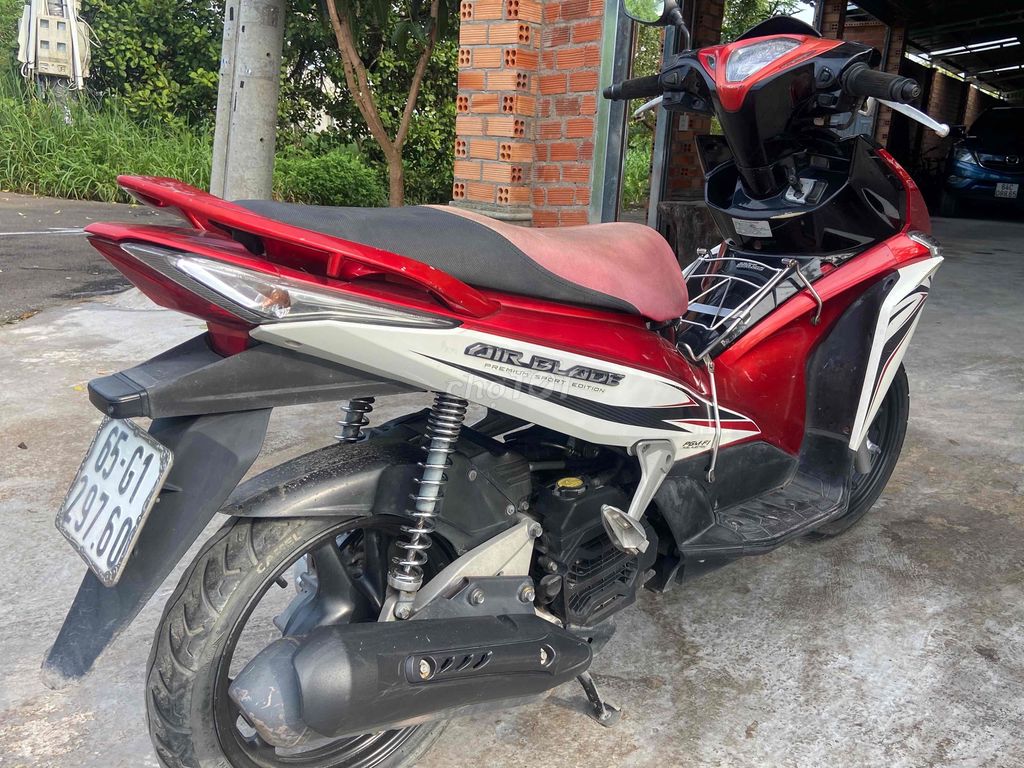 HONDA AIRBLADE FI 2012 CHÍNH CHỦ KÝ GIẤY ĐƯỢC. Mua bán Xe máy tại Huyện Thống Nhất Đồng Nai được đăng bởi CHODONGNAI youtube video hình 6