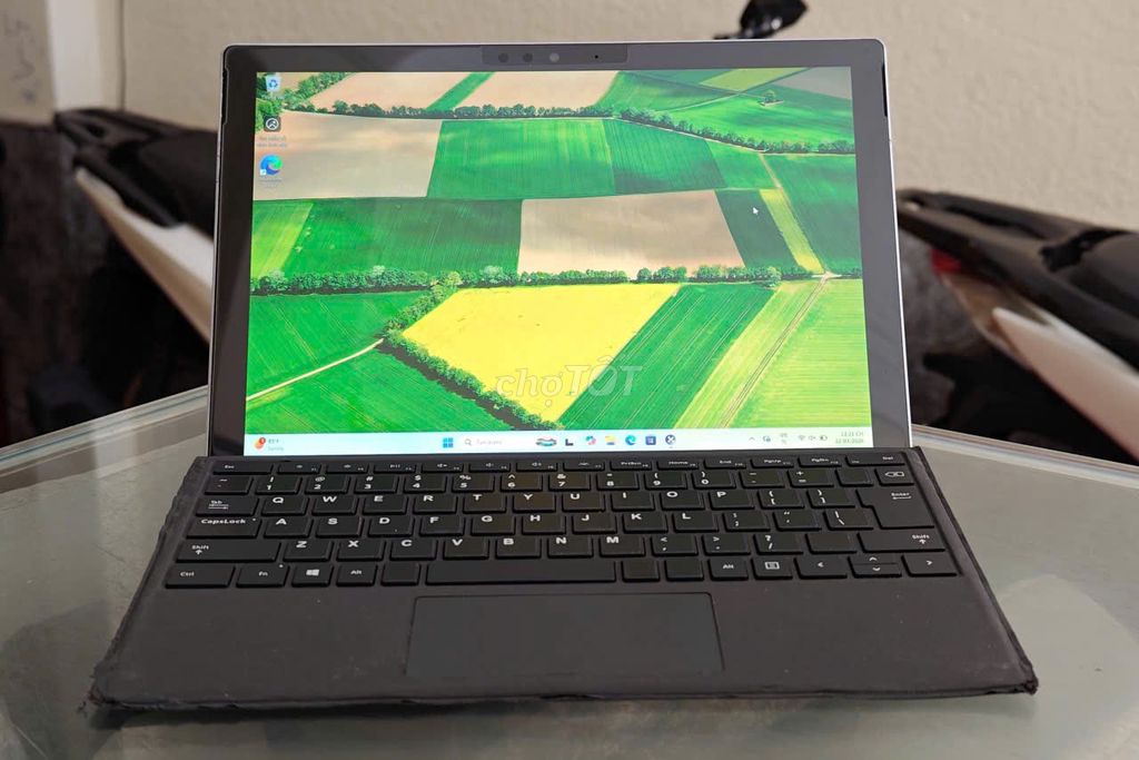 Microsoft Surface Pro 5 i5 8GB/256GB. Mua bán Máy tính bảng tại Quận Thanh Khê Đà Nẵng được đăng bởi Cầm Đồ Kim Hoa 30 Trần Cao Vân Đà Nẵng hình 1