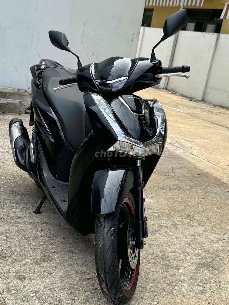 Honda SH 125 2023 черный глянцевый в идеале от собственника