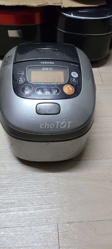 Nồi cơm điện Toshiba IH hút chân không 1 lít 100V