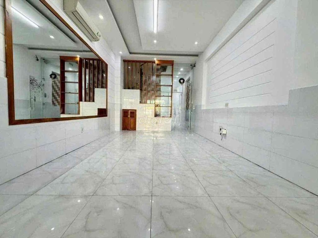Дом в аренду 4x15 м. Здание, 3 этажа, фасад 10 м до Ле Тхи Риенга. КВ. 12
