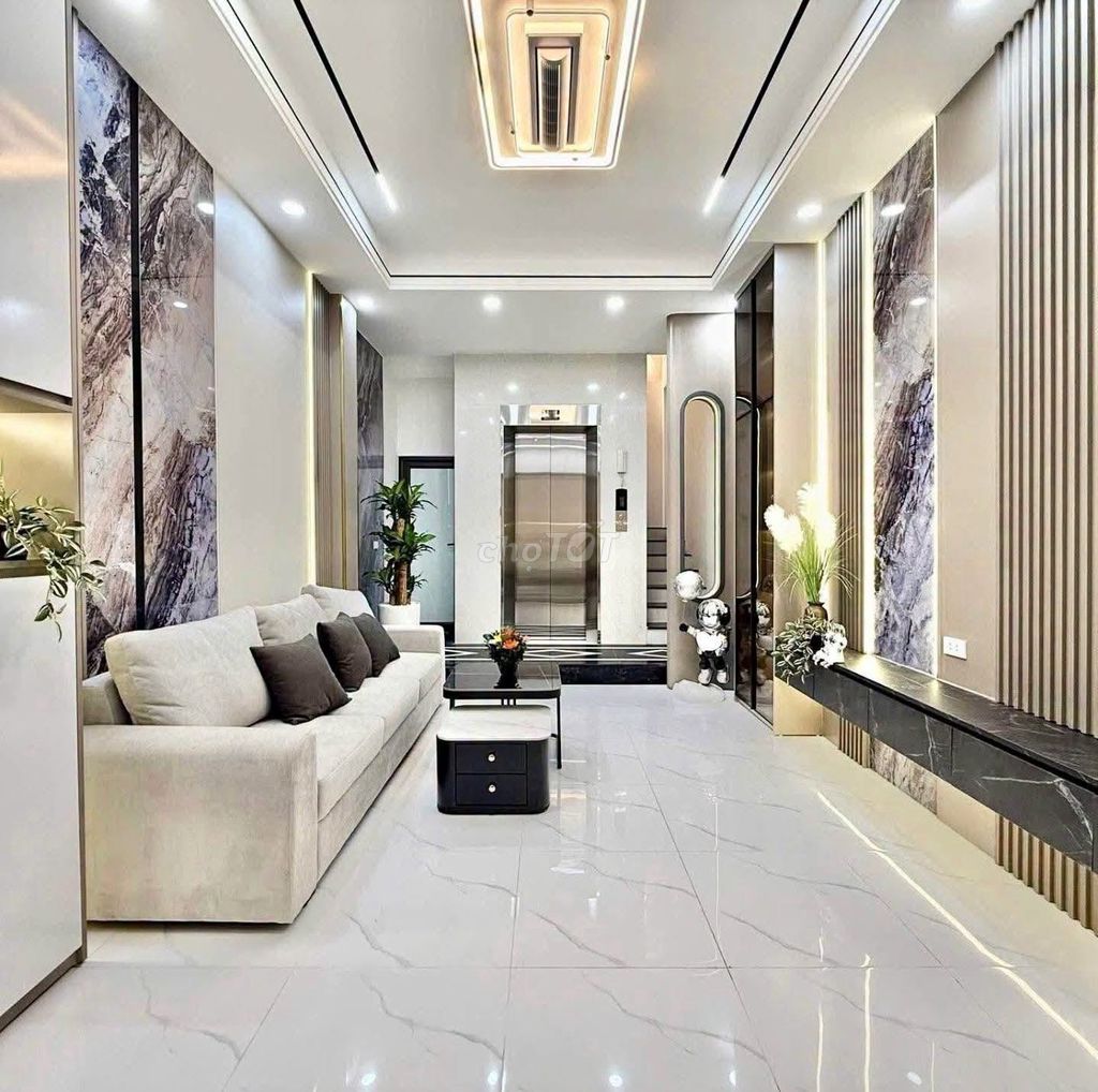 Продается 6-этажный дом с лифтом Cau Giay, 40 м2, 9,5 млрд долларов