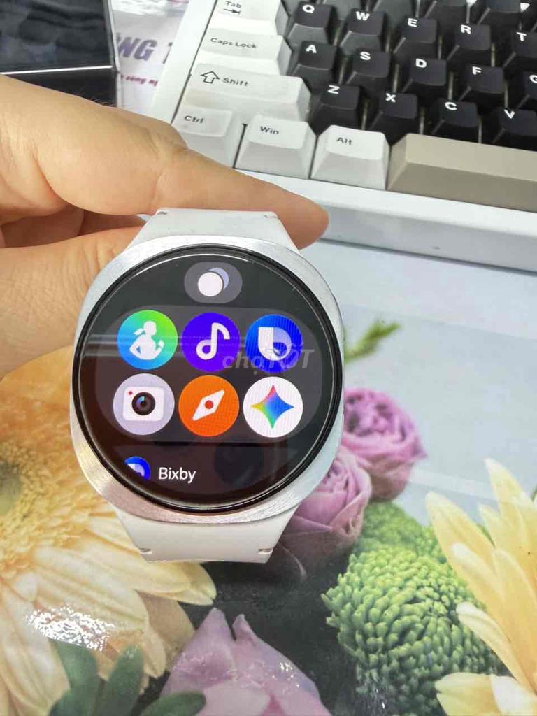 hàng nữ dùng còn bảo hành đến 15/8/2026. Mua bán Thiết bị đeo thông minh tại Thị xã Điện Bàn Quảng Nam được đăng bởi quang lê hình 1