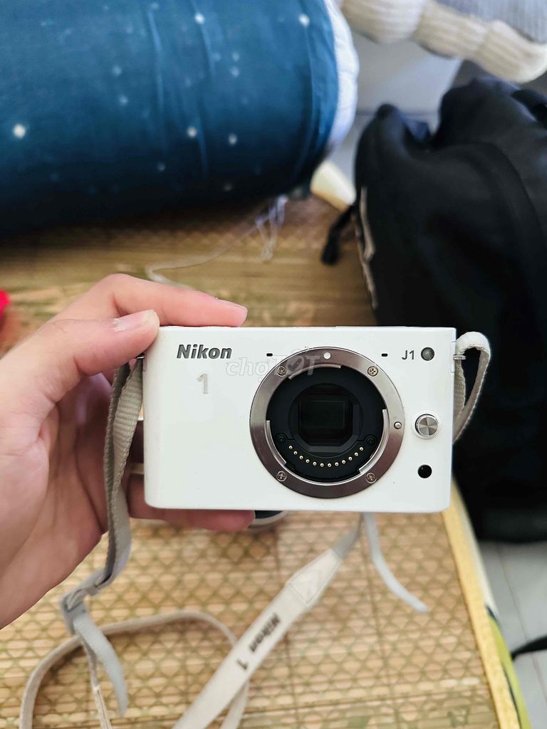 Máy ảnh Nikon J1 Trắng Đã sử dụng. Mua bán Máy ảnh, Máy quay tại Quận Hải Châu Đà Nẵng được đăng bởi Việt Thanh Apple House  hình 1