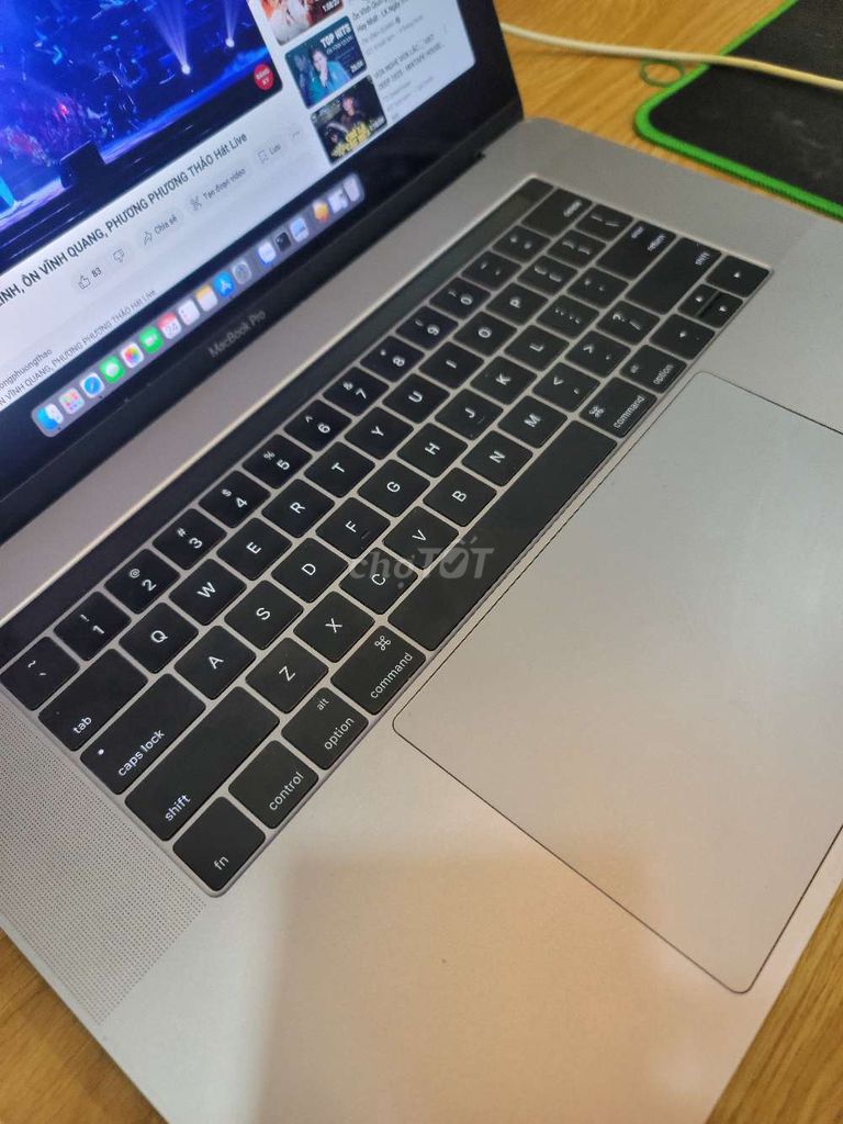 Macbook pro 2016 15inch i7 ram 16 ssd 512