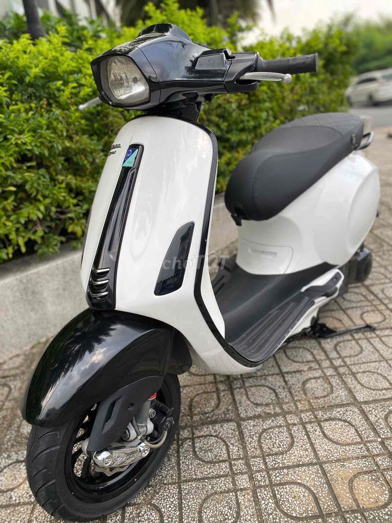 Vespa Sprint 125 3Vie 2015 Trắng đen Sporty BSTP. Mua bán Xe máy tại Thành phố Thủ Đức Tp Hồ Chí Minh được đăng bởi Xe Máy Sơn Thủ Đức hình 1
