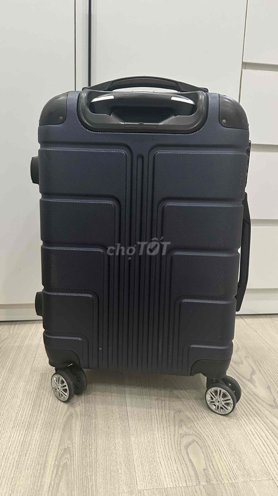 pass vali xách tay 20 inch (S) màu xanh navy. Mua bán Túi xách tại Quận Gò Vấp Tp Hồ Chí Minh được đăng bởi Phuong Nguyen hình 4