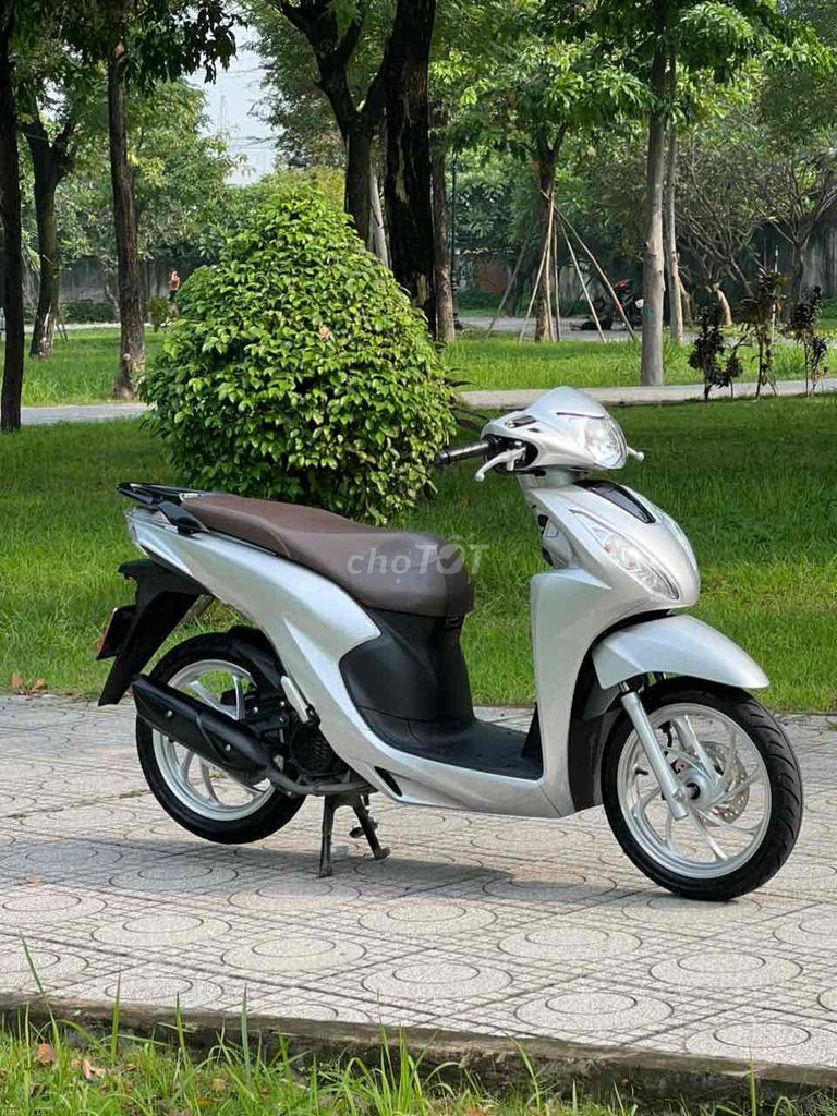 Серебряный плакат Honda Vision 2022