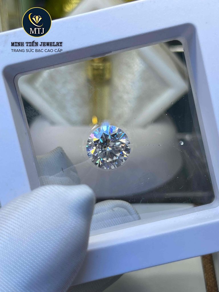 Kim Moissanite 10li GRA