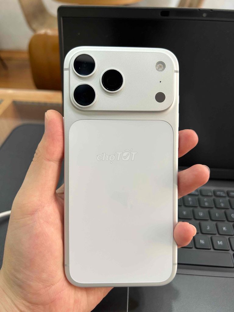iPhone 17 Pro Max 256GB Bạc máy đẹp keng. Mua bán Điện thoại tại Thành phố Buôn Ma Thuột Đắk Lắk được đăng bởi Nguyễn Hoàng hình 1