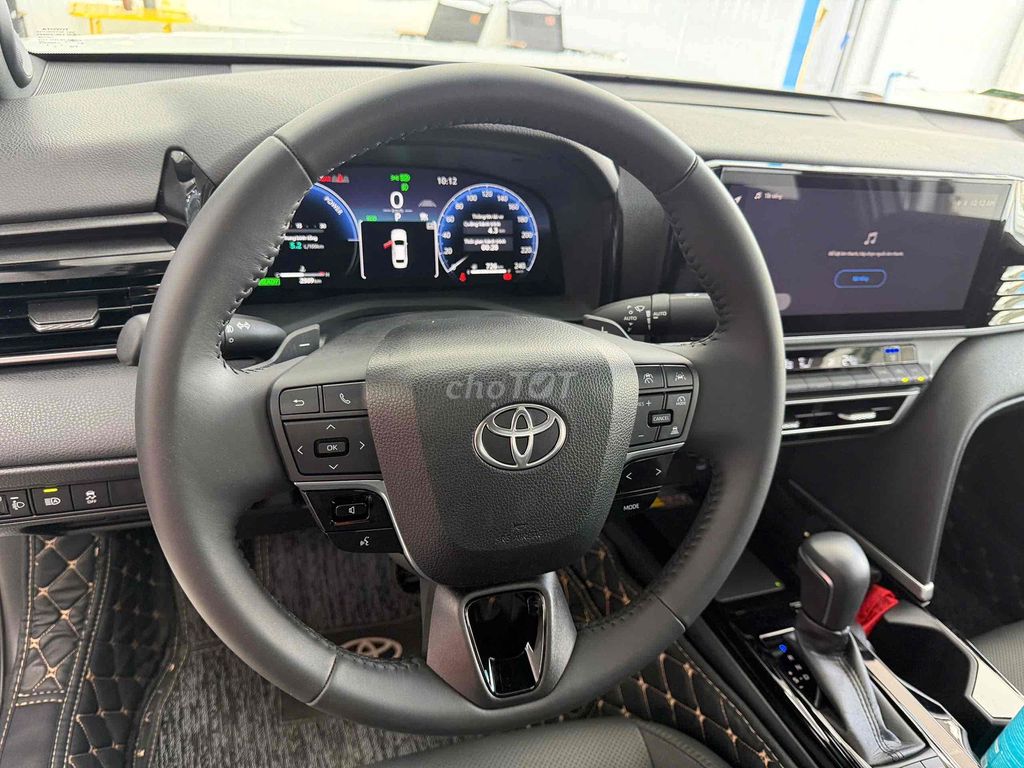 Toyota Camry 2025 2.5HV đi đúng 2000 km. Mua bán Ô tô tại Huyện Bắc Tân Uyên Bình Dương được đăng bởi pham dân hình 11