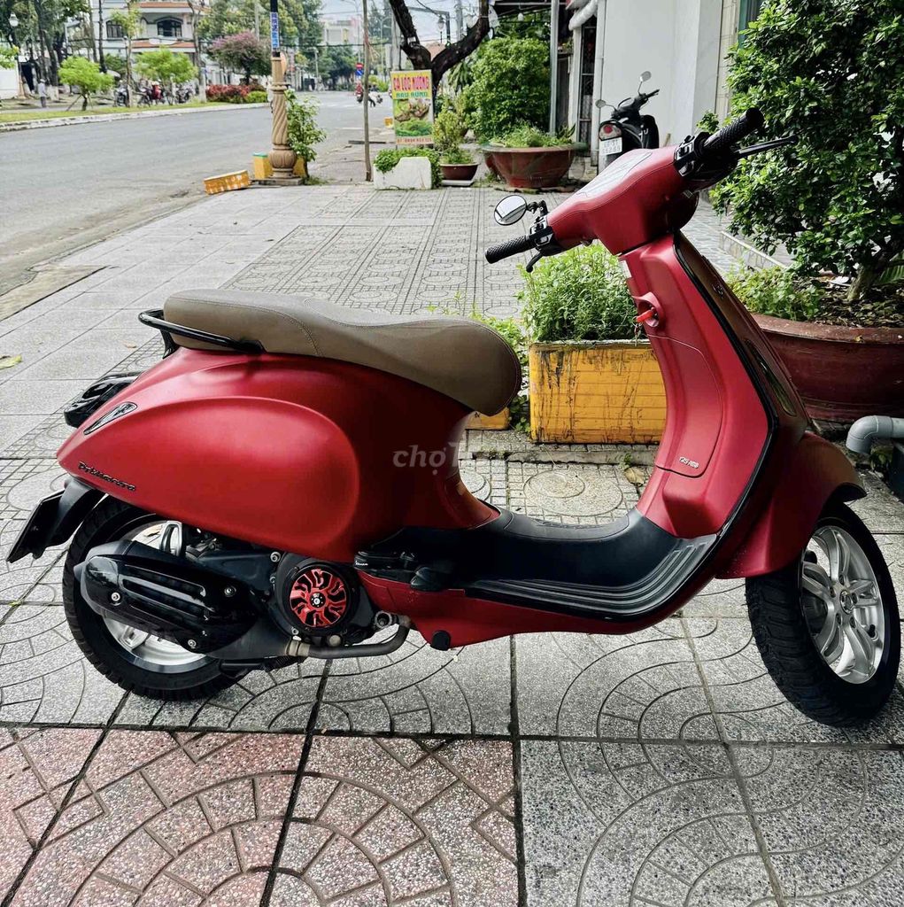 Vespa Primavera đỏ nhám, mới 95%. Mua bán Xe máy tại Thành phố Rạch Giá Kiên Giang được đăng bởi VyVy Lam hình 1