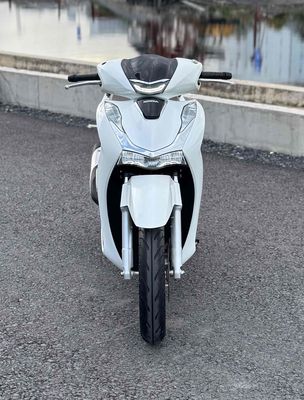 Honda SH 160i ABS 2023 Trắng 8000 km. Mua bán Xe máy tại Quận Gò Vấp Tp Hồ Chí Minh được đăng bởi CHXM 86 chuyên bán xe trả góp hình 1