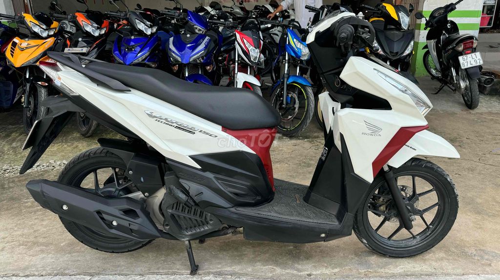 Honda Vario 150 trắng đỏ 2017 ( hỗ trợ góp )