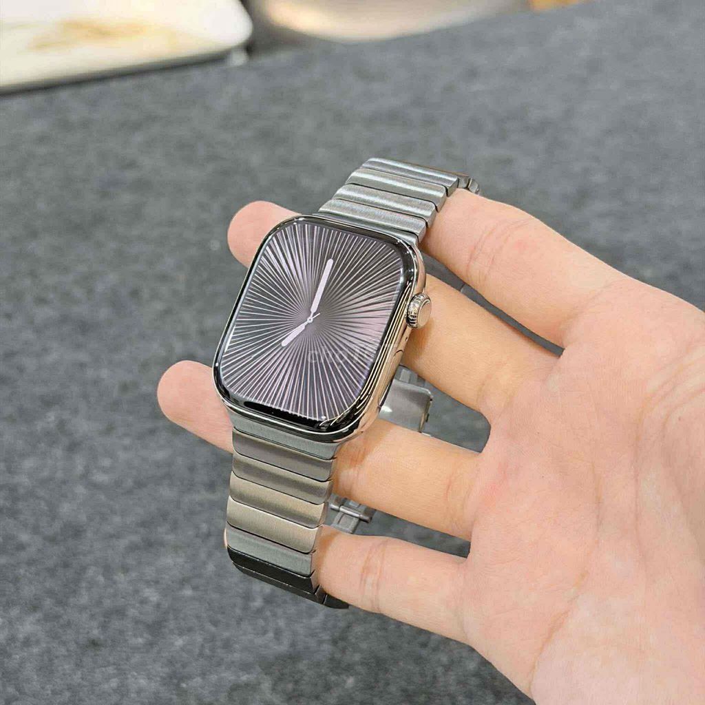 Apple Watch Series 10titaniumBạc 42mm. Mua bán Thiết bị đeo thông minh tại Huyện Trảng Bom Đồng Nai được đăng bởi Bi Trần hình 1