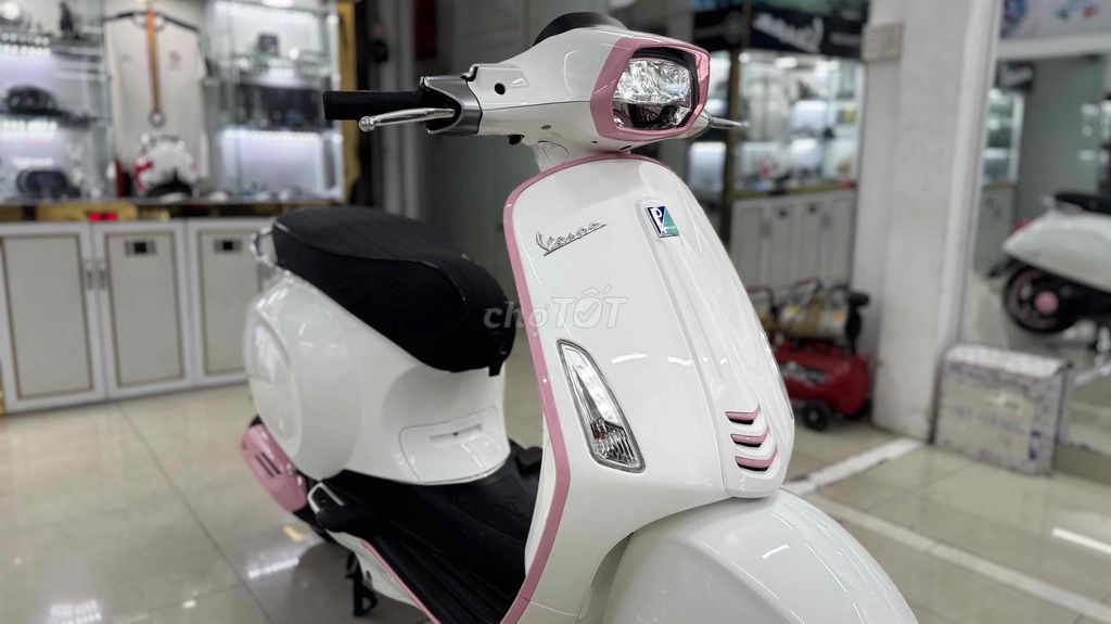 Vespa trắng hồng 2016 chính chủ bstp. Mua bán Xe máy tại Quận Phú Nhuận Tp Hồ Chí Minh được đăng bởi VESPA  PIAGGIO BẢO HƯNG Vespa cũ trả góp  hình 5