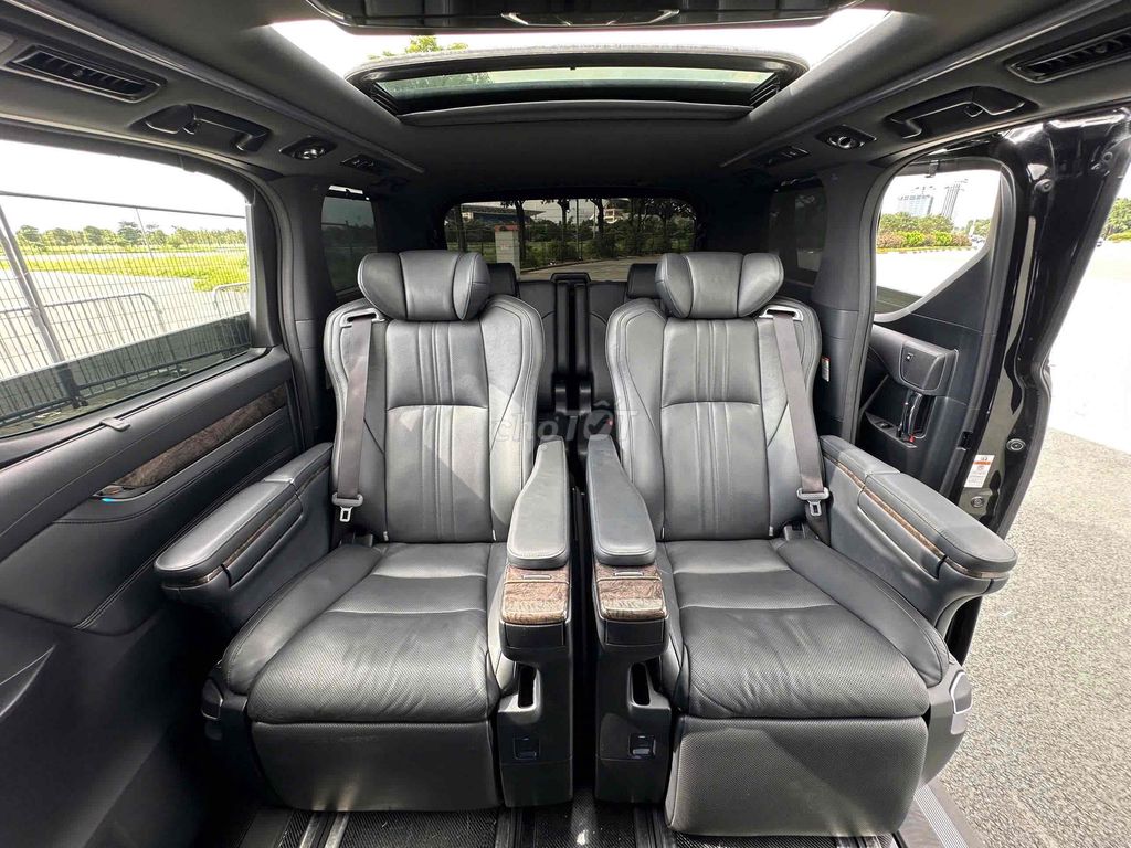 Toyota Alphard 3.5V6 sx 2018 màu đen. Mua bán Ô tô tại Quận Cầu Giấy Hà Nội được đăng bởi Cao Quý hình 18