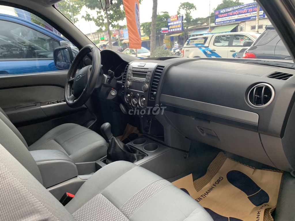 0868556567 - FORD EVEREST 2.5MT 2014. SỐ SÀN. HÃNG BÁN & BH