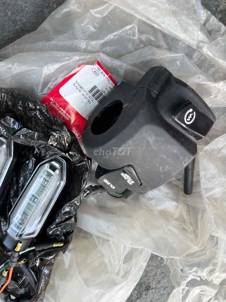 Công tắc xe máy Honda Vario Đen. Mua bán Phụ tùng xe tại Quận Gò Vấp Tp Hồ Chí Minh được đăng bởi thanh Tiến hình 4