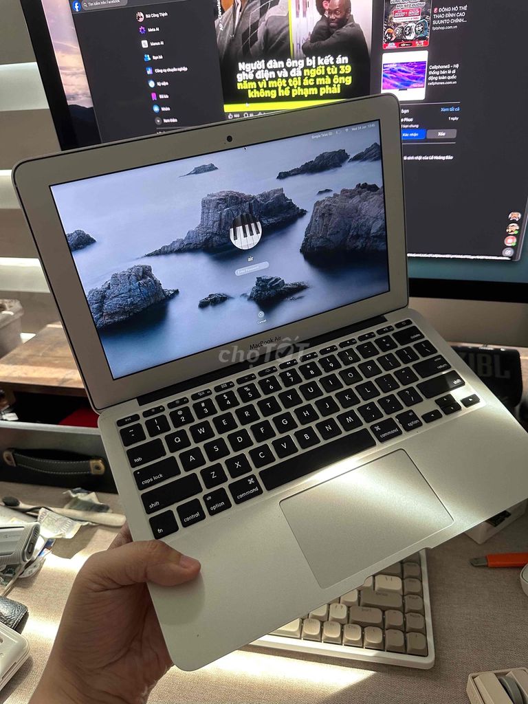 Apple Macbook Air 2014 i7 11 inch 8GB/128GB Bạc. Mua bán Laptop tại Huyện Bình Chánh Tp Hồ Chí Minh được đăng bởi Apple BOX hình 1
