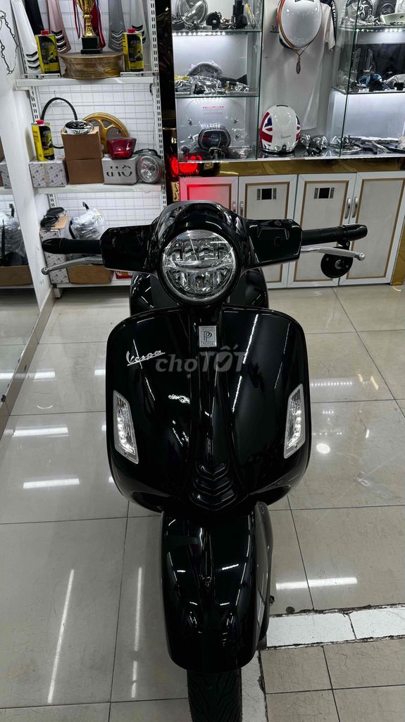 Vespa Gts 150 mẫu mới chính chủ BS Quận 1. Mua bán Xe máy tại Quận Phú Nhuận Tp Hồ Chí Minh được đăng bởi VESPA  PIAGGIO BẢO HƯNG Vespa cũ trả góp  hình 2