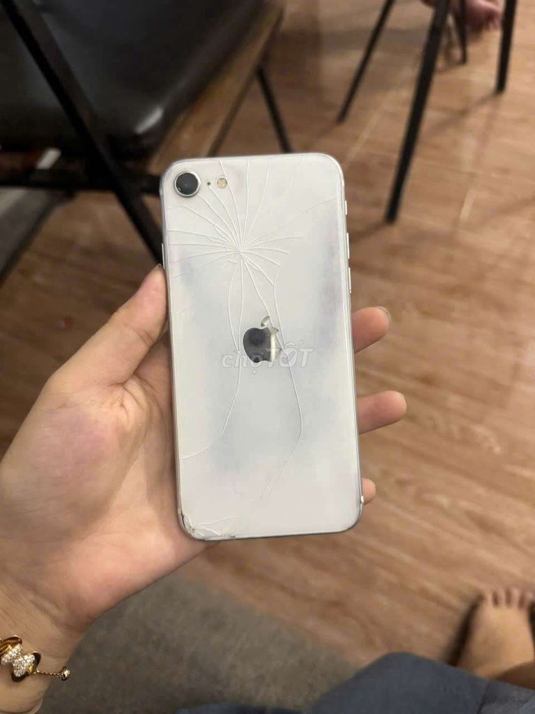 iPhone SE, 64g, full cn, nứt lưng. Mua bán Điện thoại tại Thành phố Thủ Dầu Một Bình Dương được đăng bởi Phước Mobile hình 1