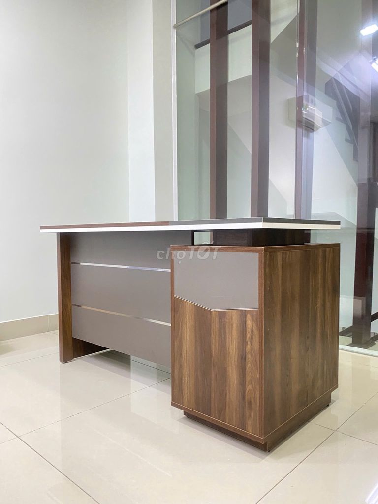 bàn giám đốc # sẵn giao nhanh # bao ship. Mua bán Bàn ghế tại Thành phố Thủ Đức Tp Hồ Chí Minh được đăng bởi Candy Nhã Uyên hình 1