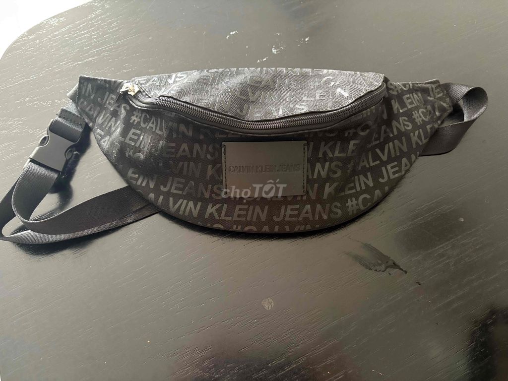 Túi đeo chéo Calvin Klein Đen ( Đã qua sd ). Mua bán Túi xách tại Quận 7 Tp Hồ Chí Minh được đăng bởi NGUYỄN THÀNH PHÚ hình 1